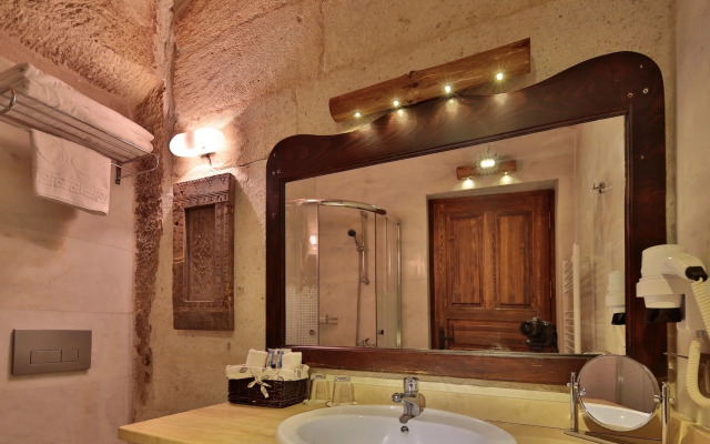 Elaa Cave Hotel
