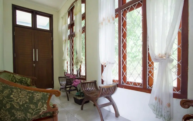 RedDoorz Syariah near Ngade Lake