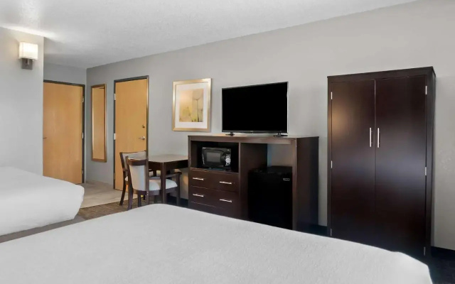 Best Western Plus Flint Airport Inn  Suites
