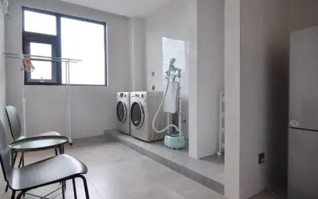 Yilongxuan Hotel (Guangzhou Baiyun Airport Renhe Subway Station)