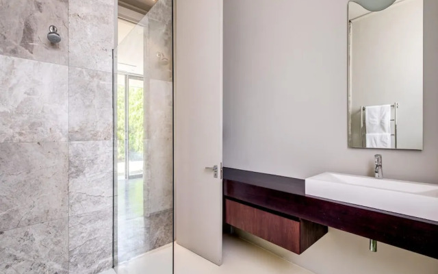 Exquisite Modern Camps Bay Villa Hove Villa