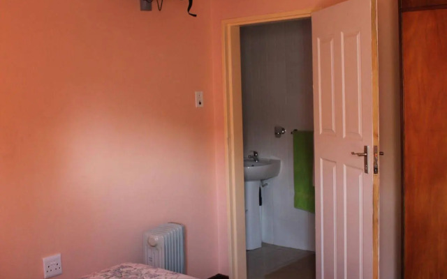 Mohlongwafatshe Guest House