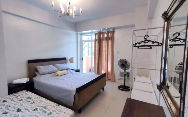 Dr Calayan's 2BR Condo at Pico De Loro