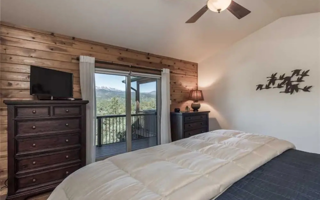 CenterView - Two Bedroom Cabin with Hot Tub