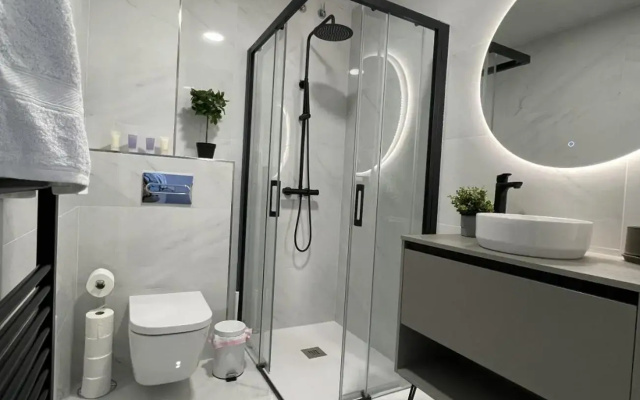 Apartamento Nuevo con patio, situado en el centro.