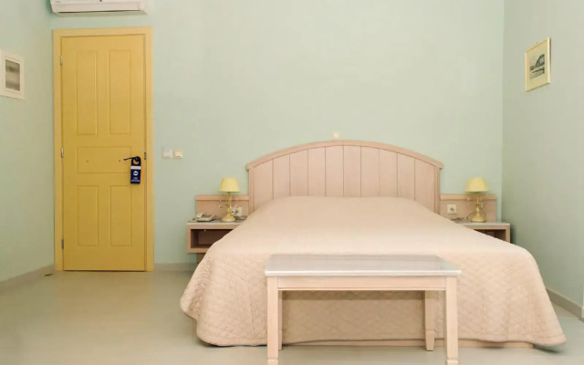 999 Luxury Hotel