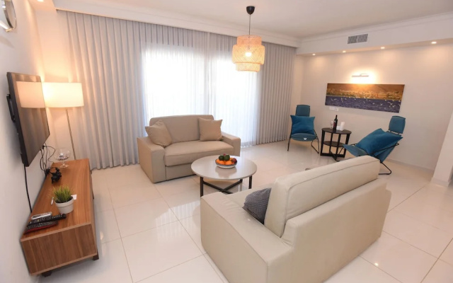 Avi's Suites Yossi Avrahami Royal Park
