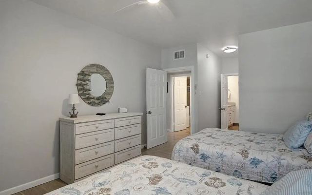 Channelview 206