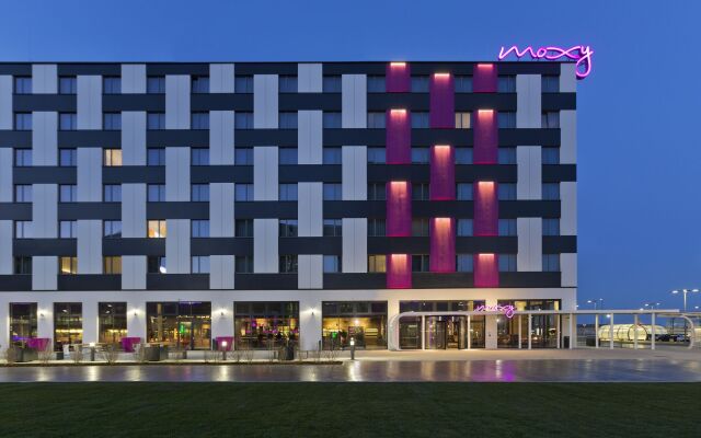 Отель Moxy Vienna Airport вид на фасад
