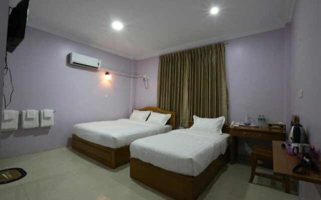 Golden Dragon Hotel комната для гостей