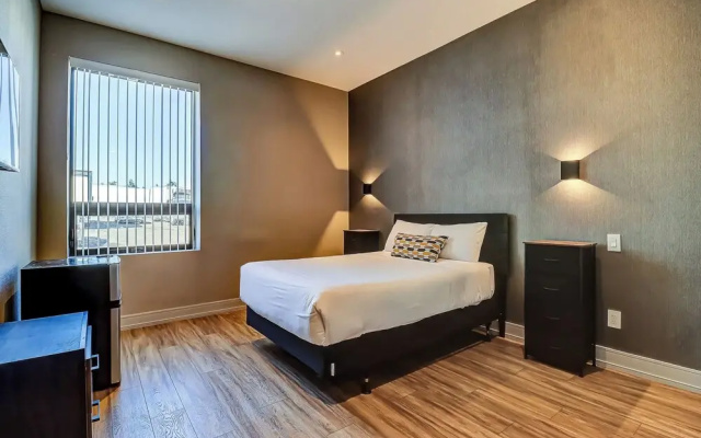 Dream Suites Near YYZ Airport