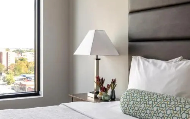 Frontdesk 80 On The Commons Downtown Columbus Apts
