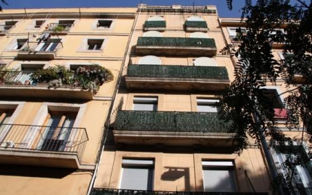 Отель Hostal San Ramón Барселона вид на фасад