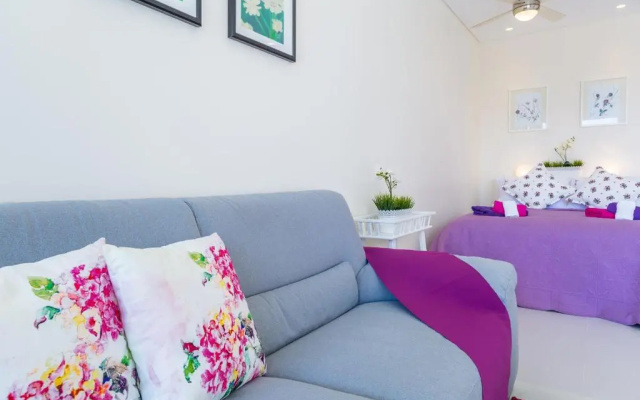 Carmencita Studio B14 with pool & gym