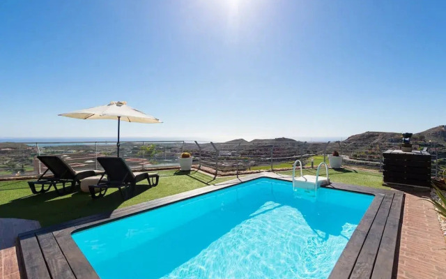 Lavish Villa Near Maspalomas Beach