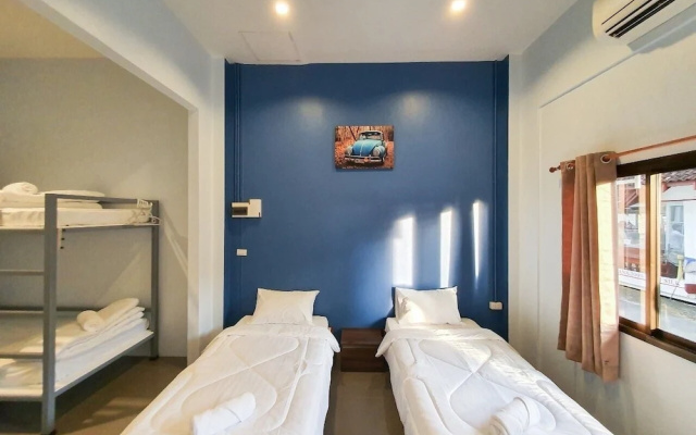 We Hostel Khaolak