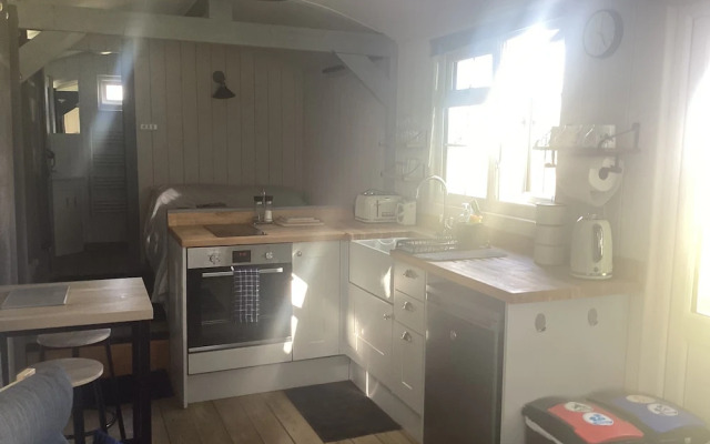 Charming Luxurious Rural Shepherds Hut