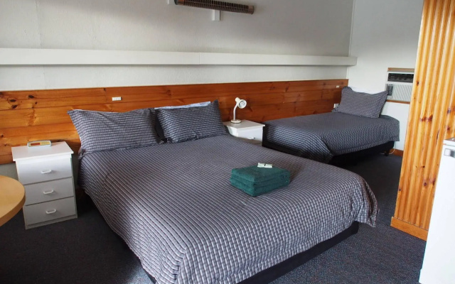 Majestic Motel