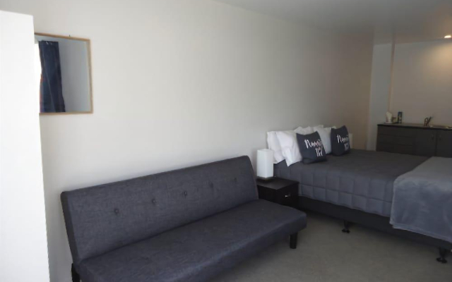Racecourse Motel