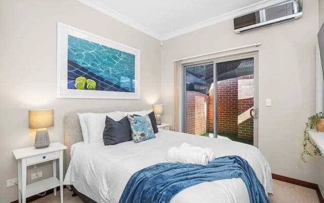 Designer Luxury 3brd - Epic Views - South Perth