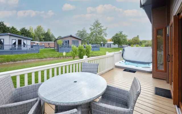 Host Stay Kinship Lodge