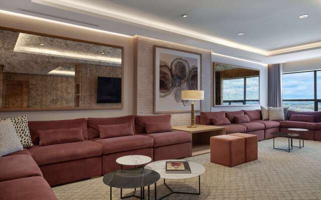 Hilton Toronto Airport Hotel & Suites