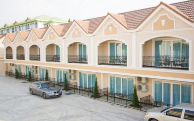 Отель LK Majestic Villa вид на фасад