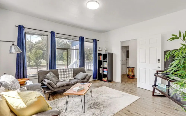 1 Mi to Green Lake: Family-friendly Seattle Home