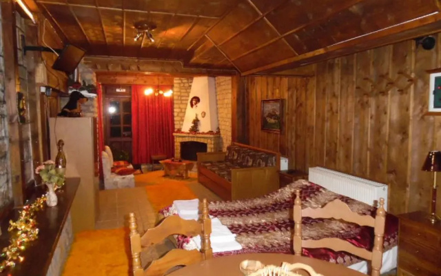 Elatos Rooms