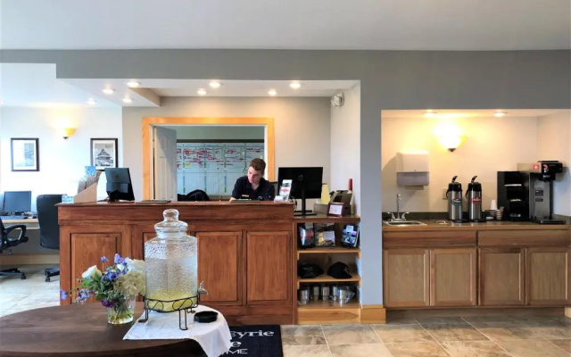 Atlantic Eyrie Lodge