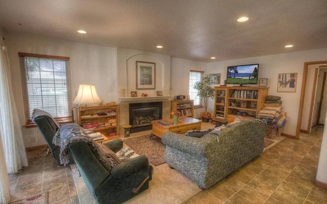 Wolfpack Refuge 4 Bedroom Home by RedAwning