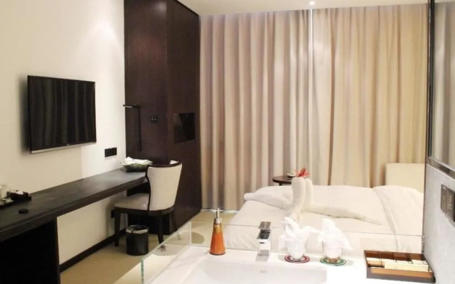 Maritime Hotel (Zhengzhou Century Amusement Park Zhongyuan Tower)