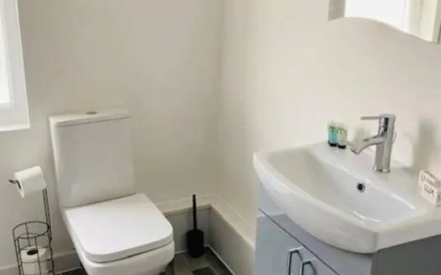 Stunning 3 Bed Holiday Home in Barry by Propertri