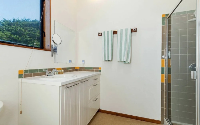 Haltwhistle West w/ Ocean Views!