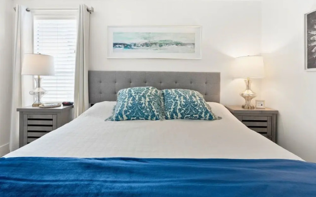 Hoosier Holiday 1 Bedroom Condo by RedAwning
