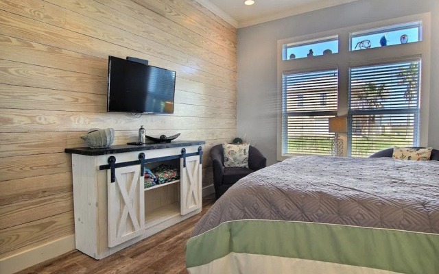 Postcards from Paradise 5BR Home