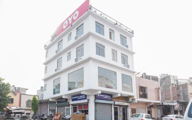 OYO 62368 Hotel Pearl Inn