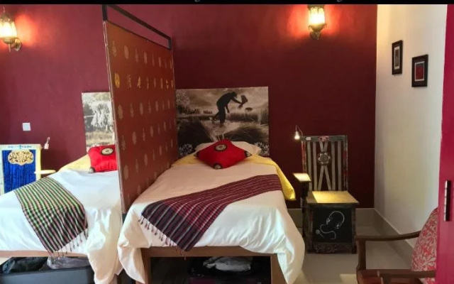 3 Monkeys Villa Hotel