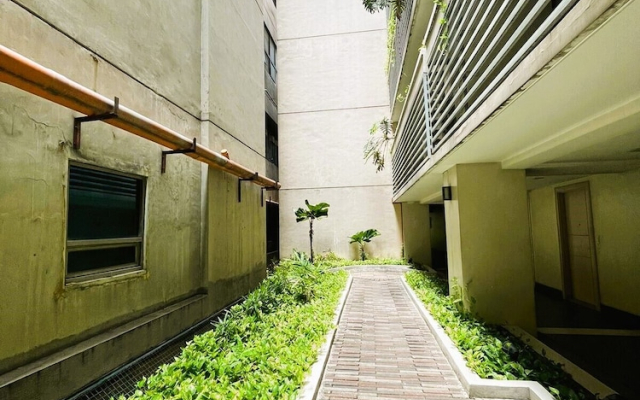 Henry & Adiche  Emperador Building