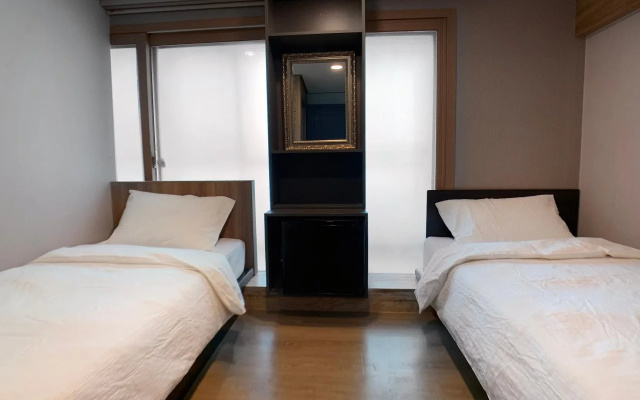 J-Honor Guesthouse