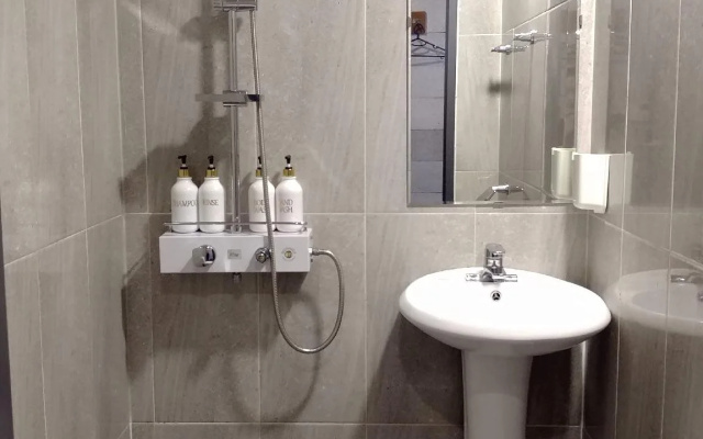 Travel Light Hostel