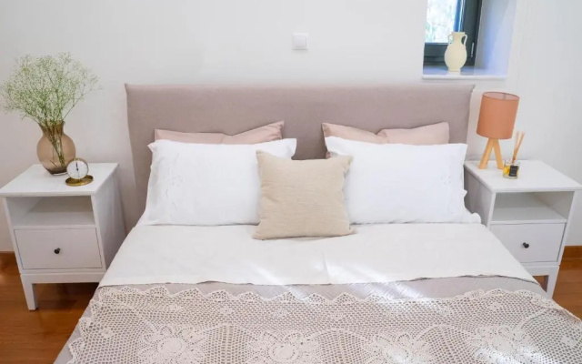 Naias Aegina, Sea-front apartment 95 sqm