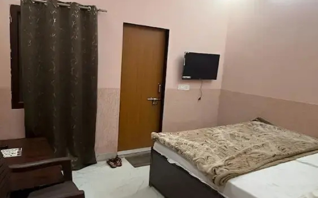 Amrit Guest House