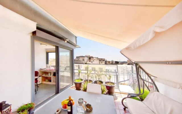 Topfloor stylish apartment with Acropolis view!