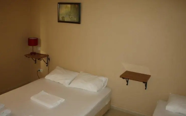 Askin Holiday Home