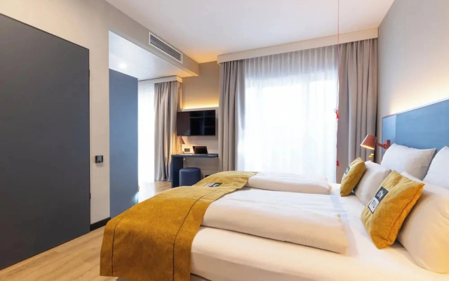 Holiday Inn - the niu Clink Hamburg Barmbek by IHG