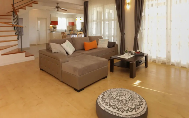 Lavish Villa in Poljica Near Sea