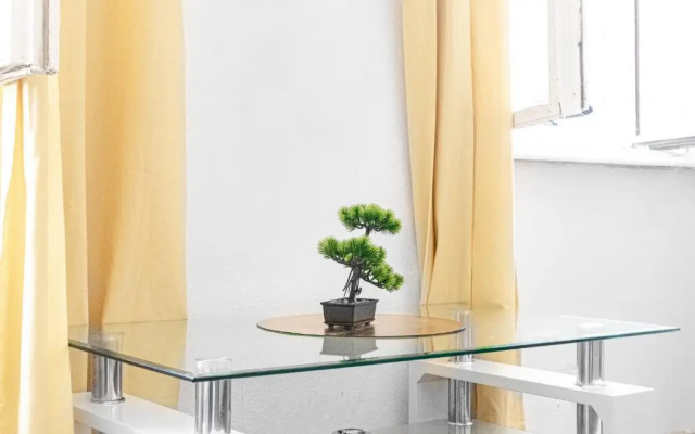 Vivid King Bed Apt - 12 minutes from City Center