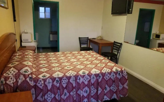 Super 7 Motel