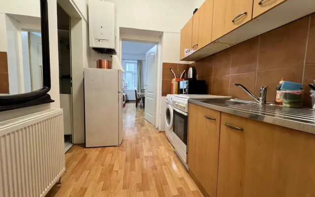 Cozy 2BR Apartment Near Danube River